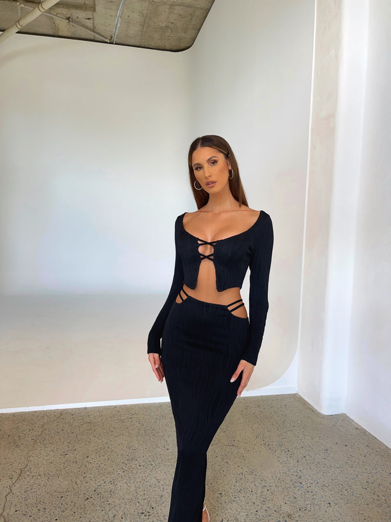 ARI CROP TOP BLACK - OUTCAST EXCLUSIVES Crop Top 