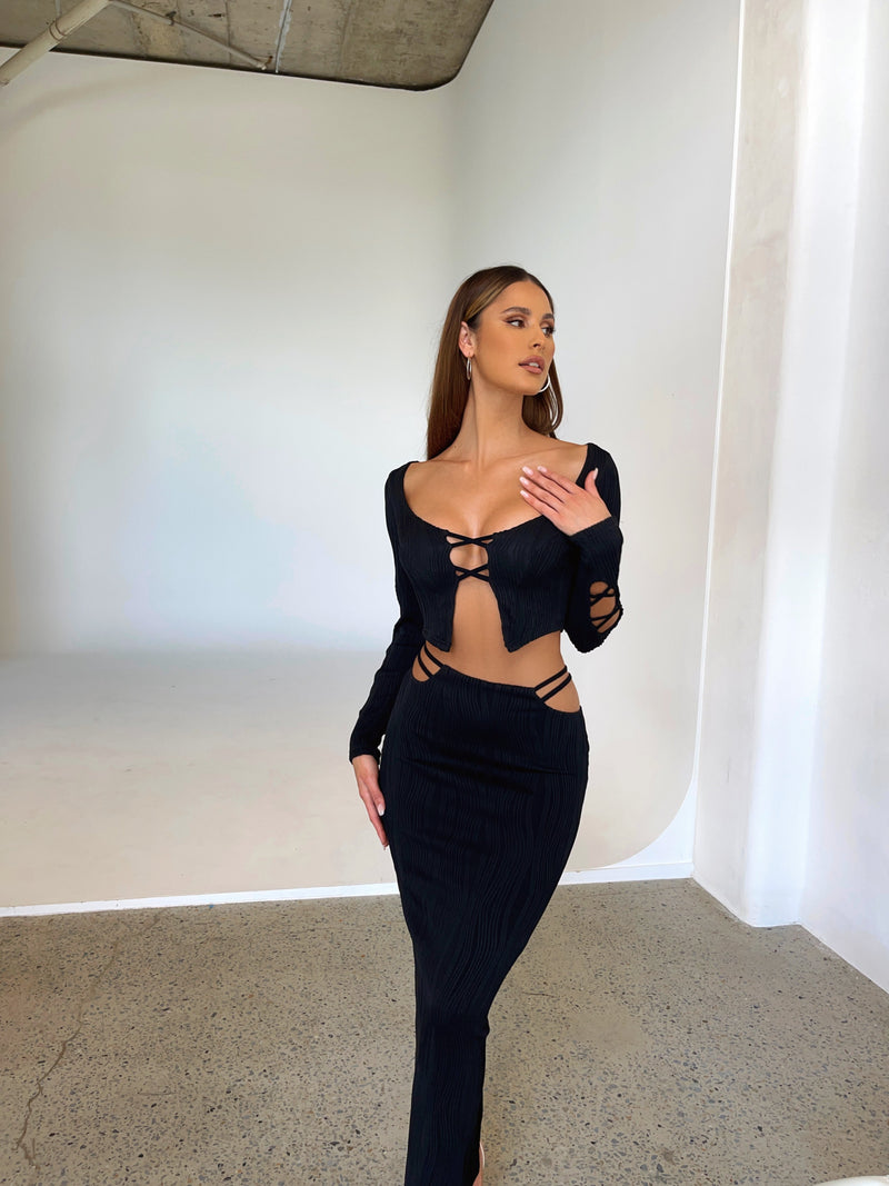 ARI CROP TOP BLACK - OUTCAST EXCLUSIVES Crop Top 